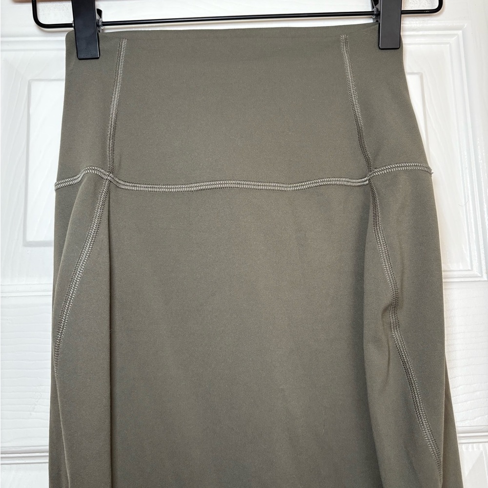 Lululemon Nulu Slim-Fit‎ High-Rise Skirt 28” Grey Eucalyptus Size 2 - Picture 6 of 9